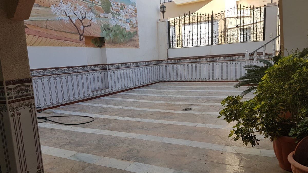 5 soveværelse Byhus til salg i L'Alguena / Alguenya med swimmingpool - € 249.000 (Ref: 3731357)