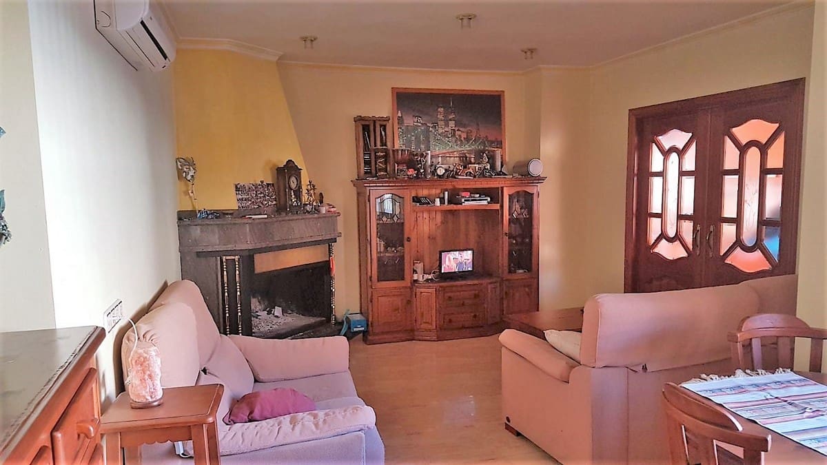 5 soveværelse Byhus til salg i L'Alguena / Alguenya med swimmingpool - € 249.000 (Ref: 3731357)