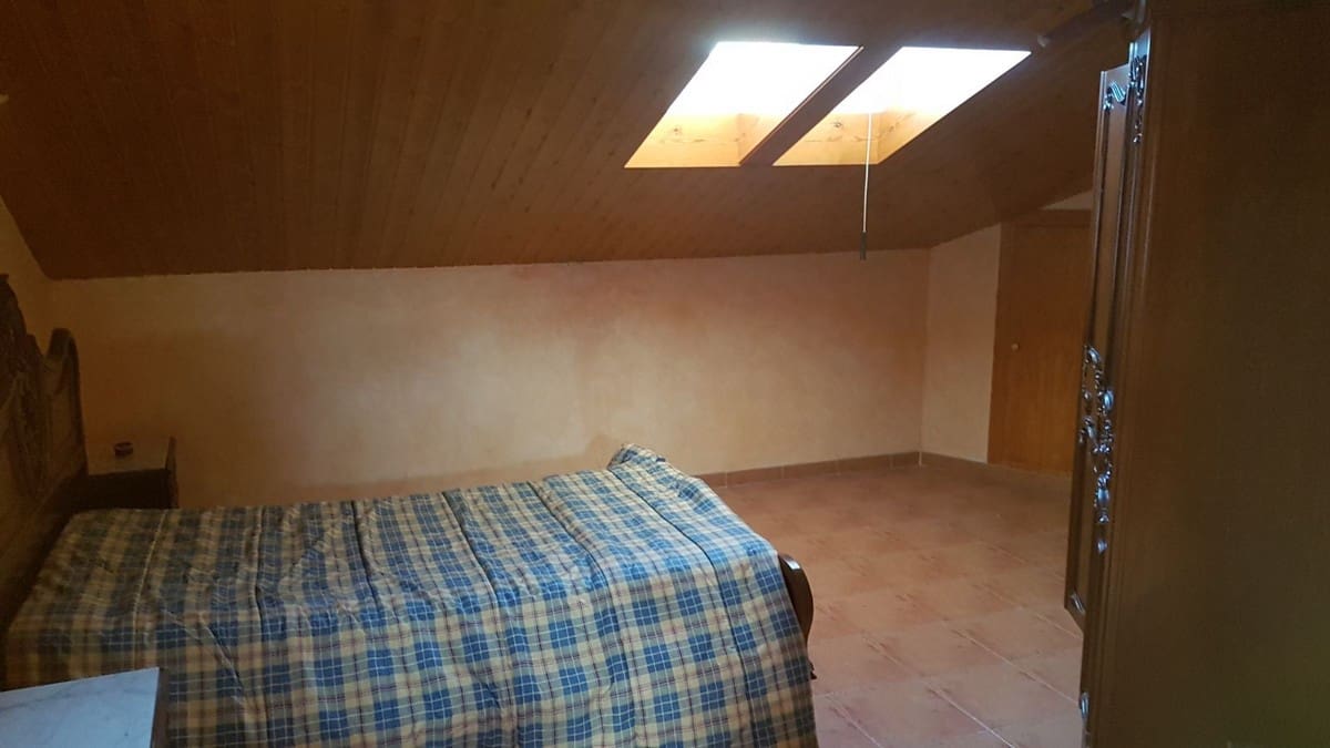 5 soveværelse Byhus til salg i L'Alguena / Alguenya med swimmingpool - € 249.000 (Ref: 3731357)