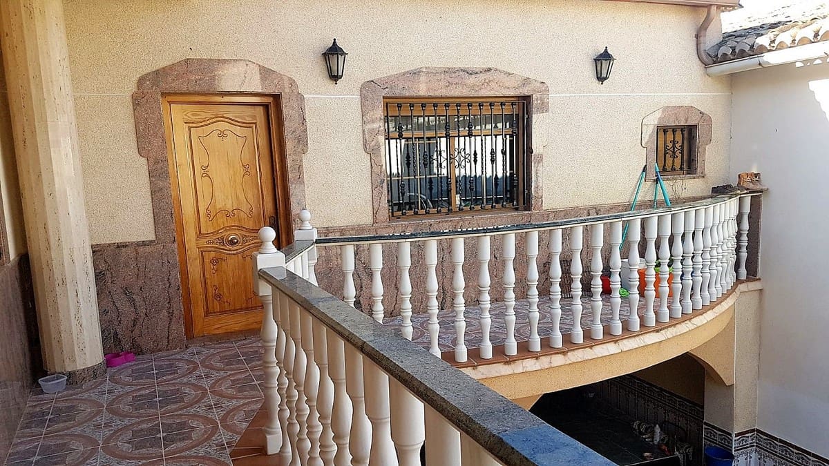 5 soveværelse Byhus til salg i L'Alguena / Alguenya med swimmingpool - € 249.000 (Ref: 3731357)