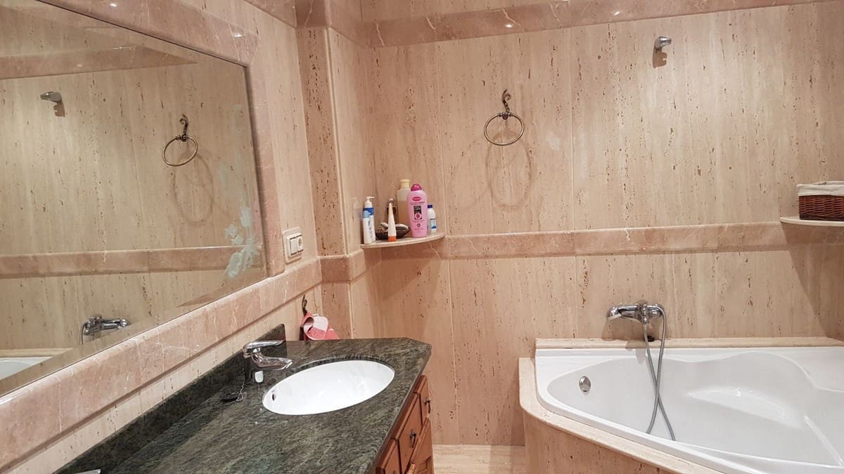 5 soveværelse Byhus til salg i L'Alguena / Alguenya med swimmingpool - € 249.000 (Ref: 3731357)