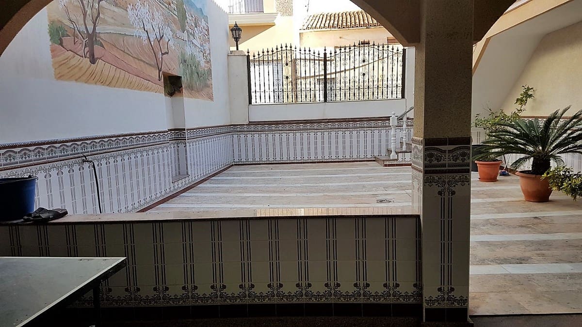 5 soveværelse Byhus til salg i L'Alguena / Alguenya med swimmingpool - € 249.000 (Ref: 3731357)