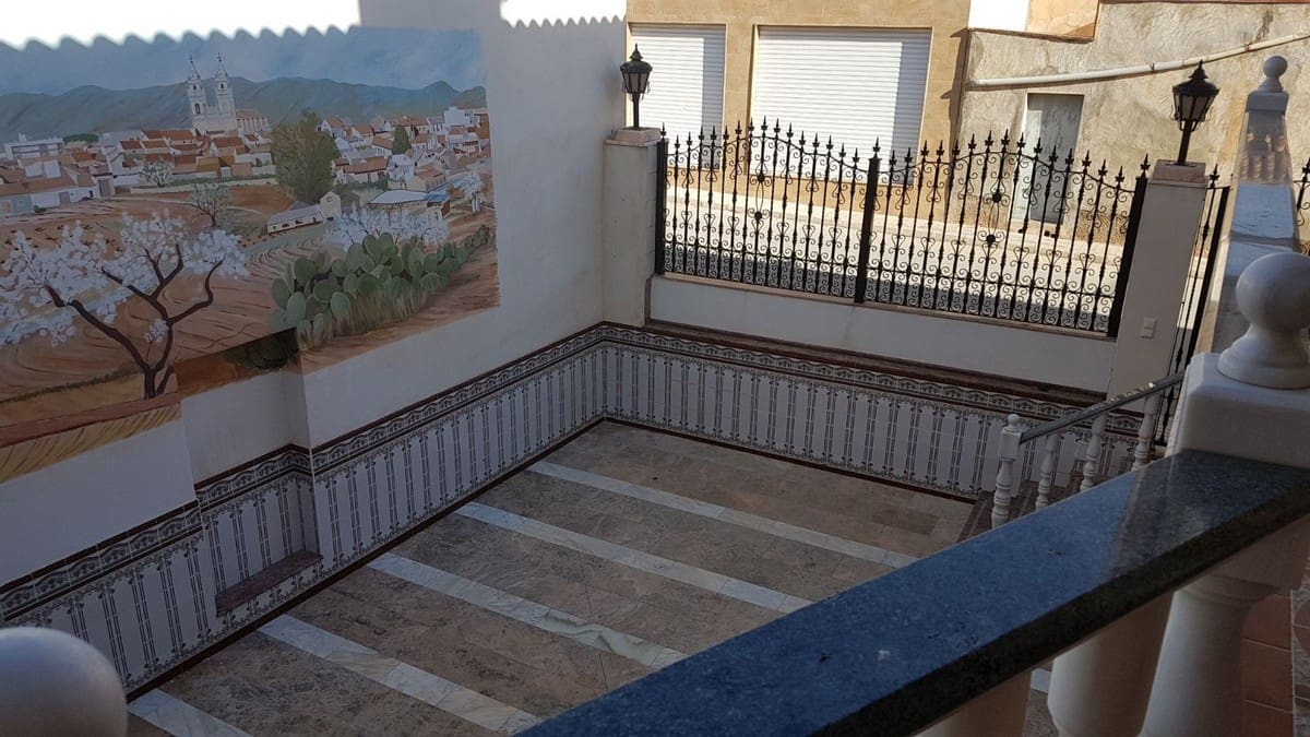 5 soveværelse Byhus til salg i L'Alguena / Alguenya med swimmingpool - € 249.000 (Ref: 3731357)