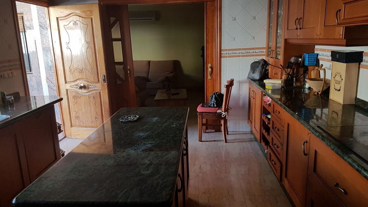 5 soveværelse Byhus til salg i L'Alguena / Alguenya med swimmingpool - € 249.000 (Ref: 3731357)