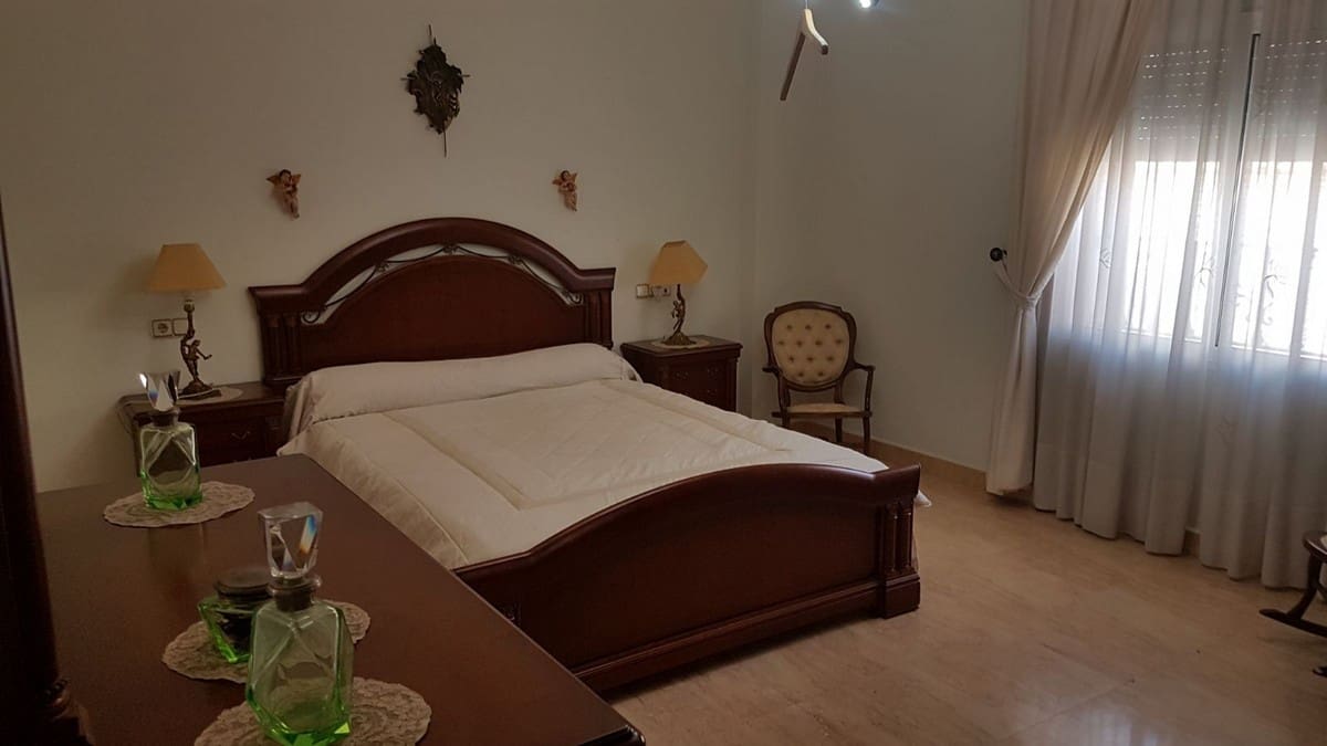 5 soveværelse Byhus til salg i L'Alguena / Alguenya med swimmingpool - € 249.000 (Ref: 3731357)