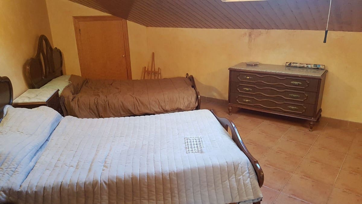 5 soveværelse Byhus til salg i L'Alguena / Alguenya med swimmingpool - € 249.000 (Ref: 3731357)