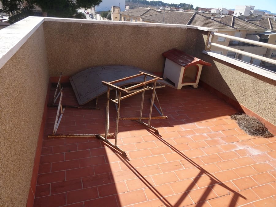 3 bedroom Townhouse for sale in Pinoso with pool - € 138,000 (Ref: 3803752)