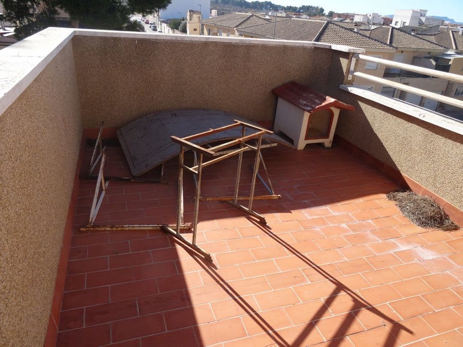 3 soveværelse Byhus til salg i Pinoso med swimmingpool - € 135.000 (Ref: 3803752)