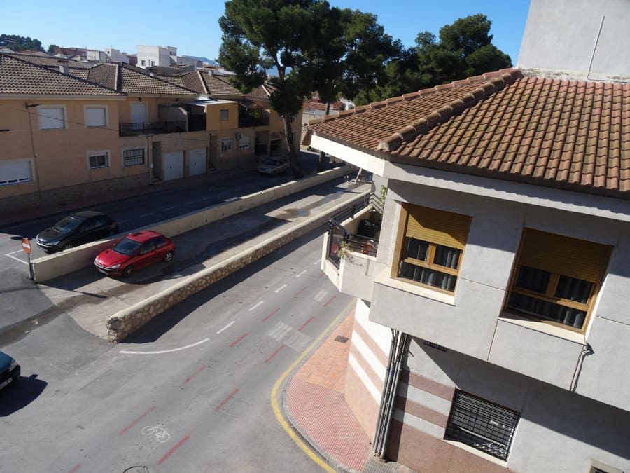 3 soveværelse Byhus til salg i Pinoso med swimmingpool - € 135.000 (Ref: 3803752)