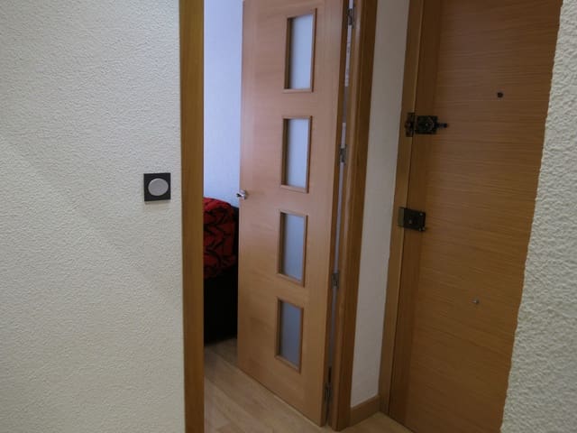 3 quarto Apartamento para venda em Pinoso com piscina - 84 000 € (Ref: 3859615)