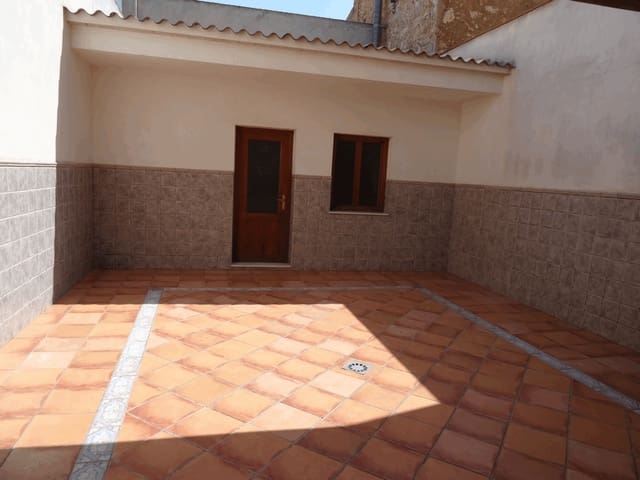 3 bedroom Townhouse for sale in Pinoso with pool - € 309,950 (Ref: 4107476)