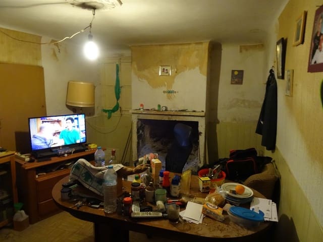 2 soveværelse Byhus til salg i L'Algueña / Alguenya med swimmingpool - € 43.000 (Ref: 4377224)