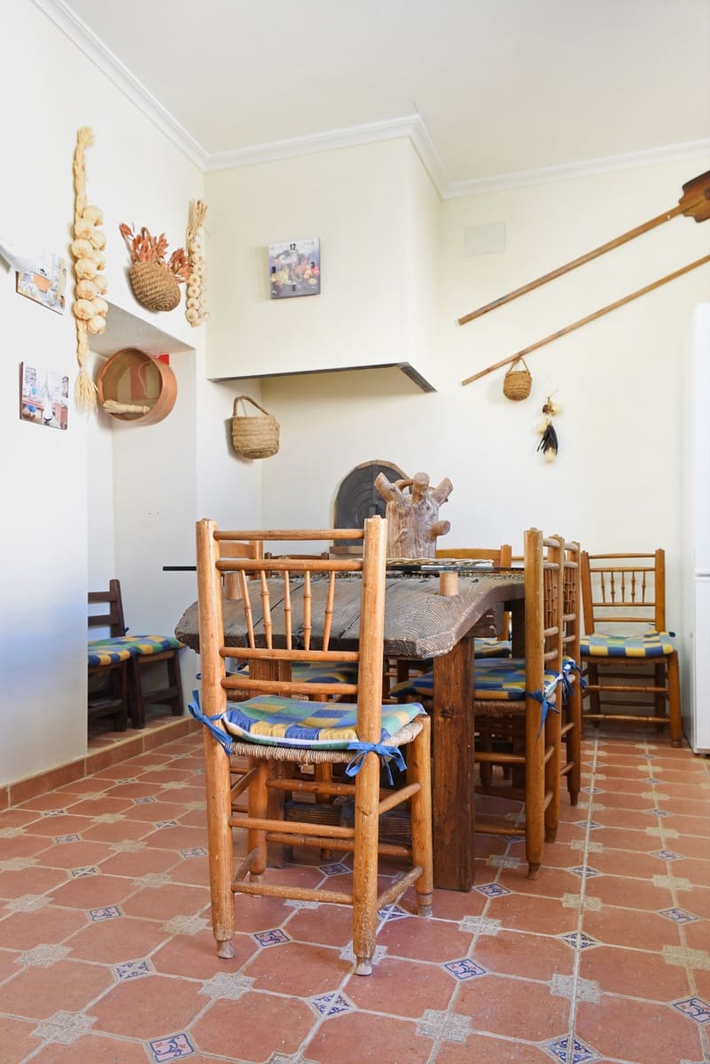 4 soveværelse Finca/Landehus til salg i La Alberquilla med swimmingpool - € 197.000 (Ref: 4443300)