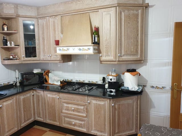 5 soveværelse Byhus til salg i Rodriguillo, Pinoso med swimmingpool - € 140.000 (Ref: 4878022)