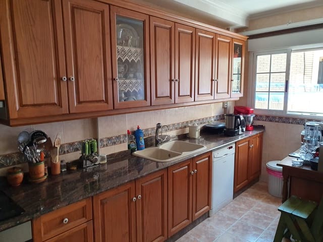 3 bedroom Townhouse for sale in Pinoso with pool - € 136,000 (Ref: 4878055)