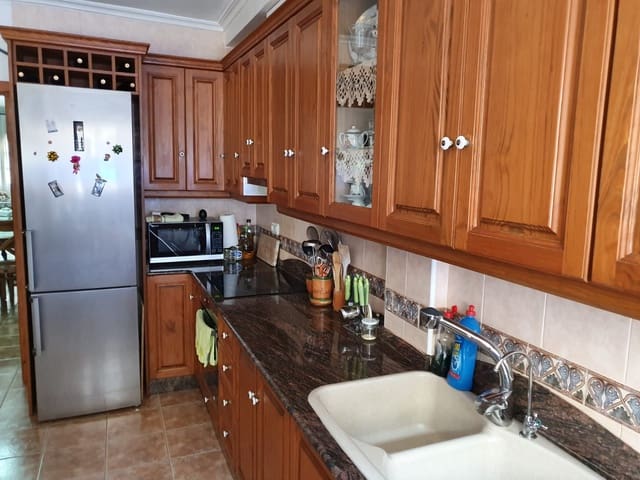 3 bedroom Townhouse for sale in Pinoso with pool - € 136,000 (Ref: 4878055)