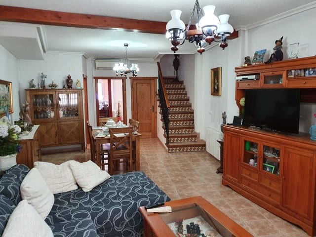 3 makuuhuone Omakotitalo myytävänä paikassa Pinoso mukana uima-altaan - 136 000 € (Ref: 4878055)