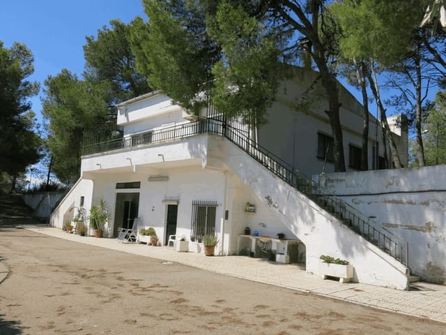 6 bedroom Finca/Country House for sale in Pinoso with pool - € 500,000 (Ref: 4878057)