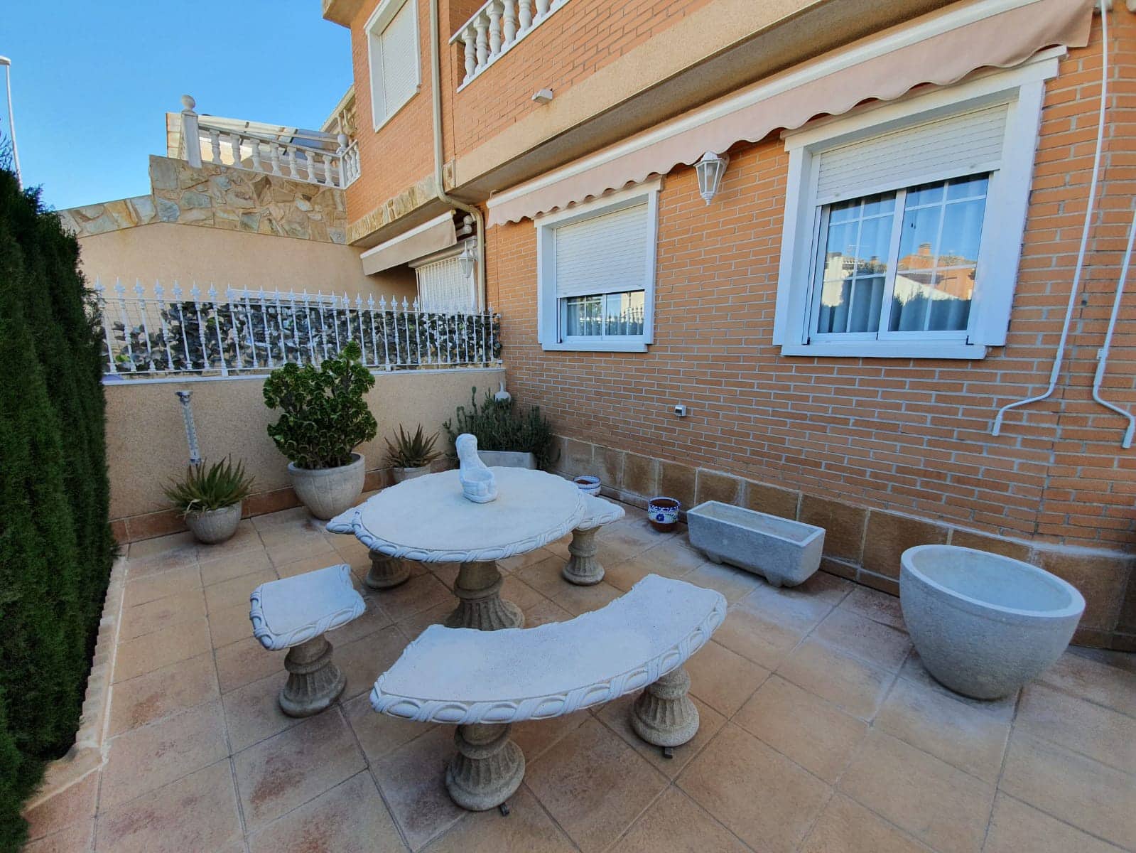 3 bedroom Townhouse for sale in Pinoso with pool - € 175,000 (Ref: 5139473)