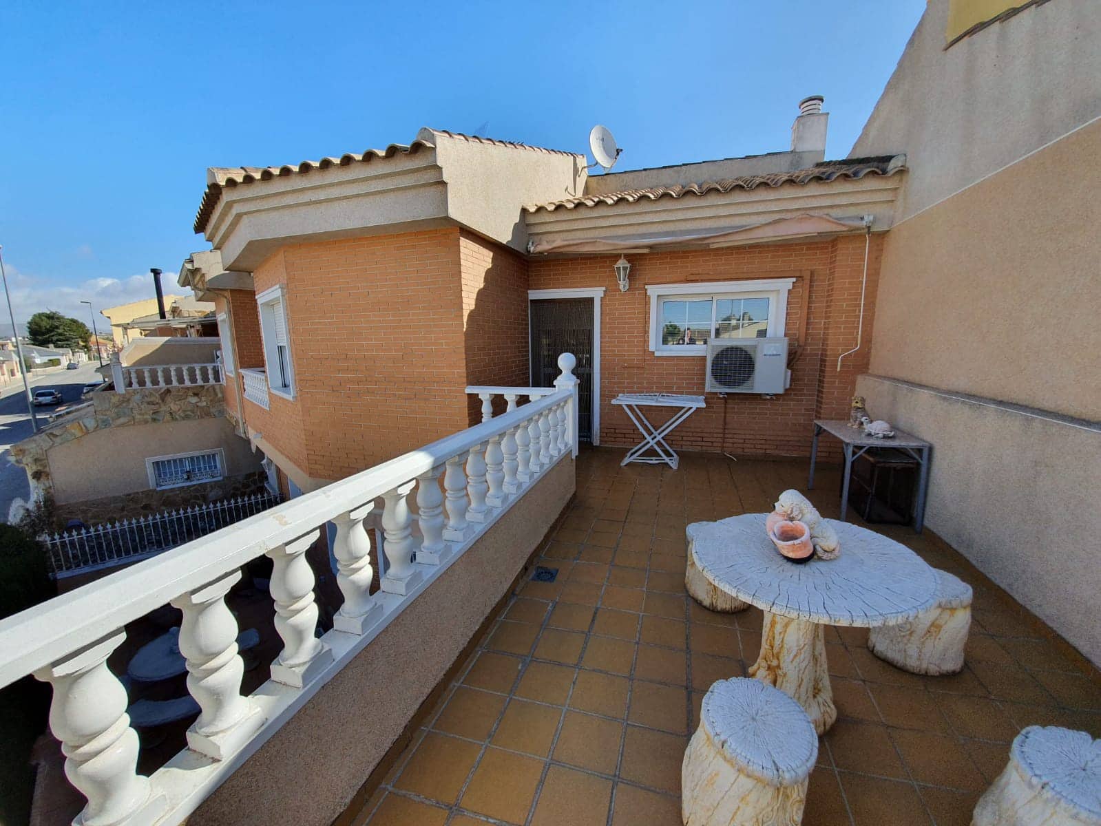 3 bedroom Townhouse for sale in Pinoso with pool - € 175,000 (Ref: 5139473)
