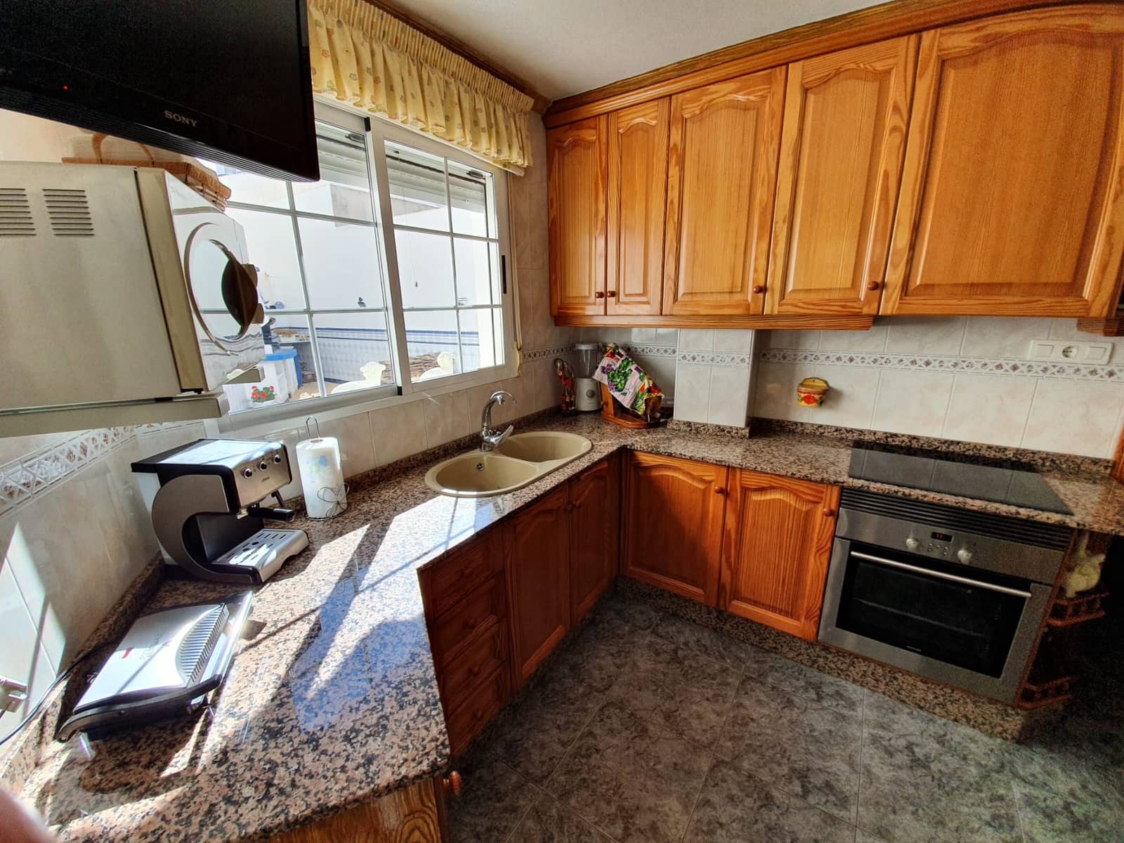 3 bedroom Townhouse for sale in Pinoso with pool - € 175,000 (Ref: 5139473)