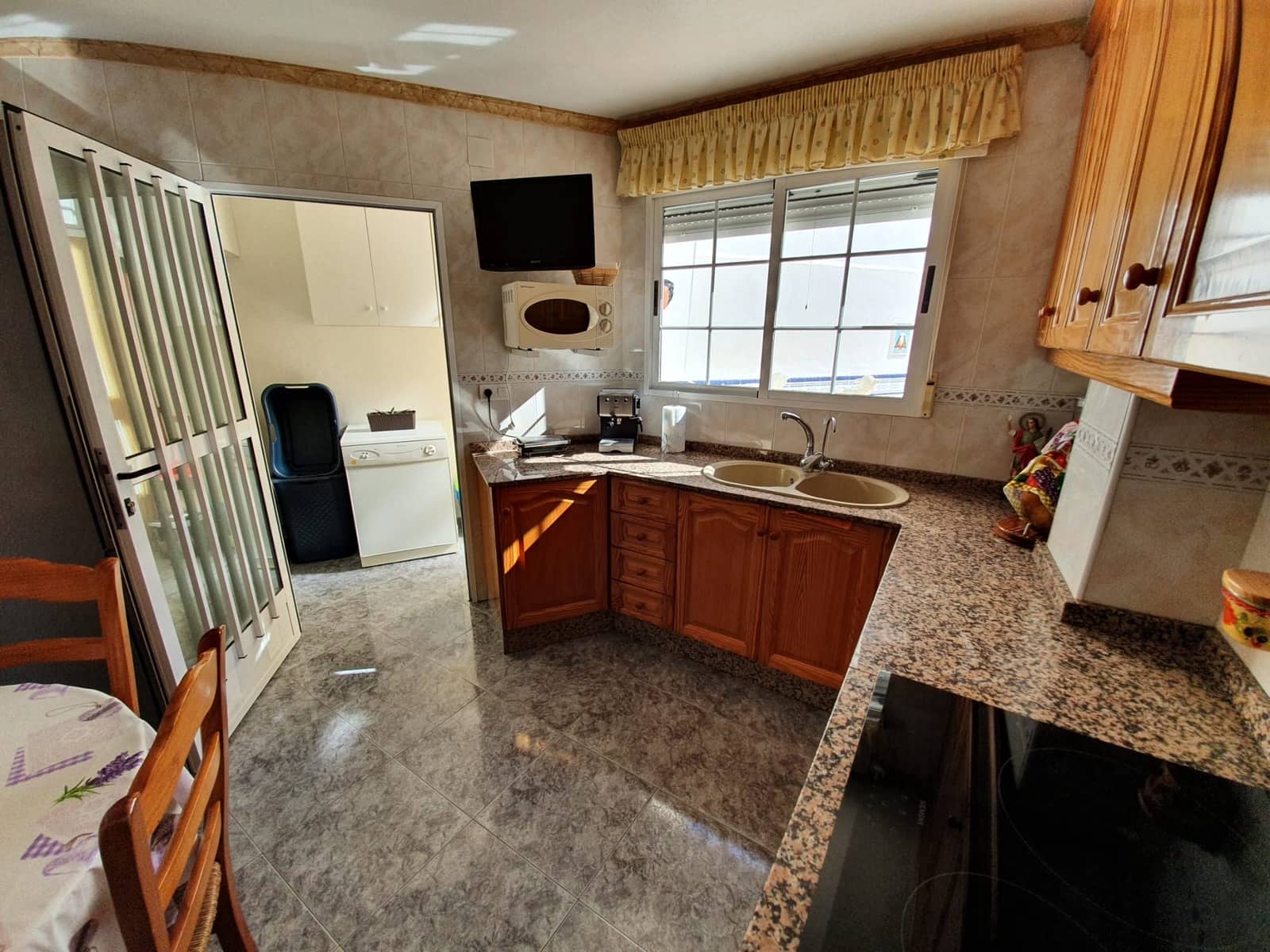 3 bedroom Townhouse for sale in Pinoso with pool - € 175,000 (Ref: 5139473)