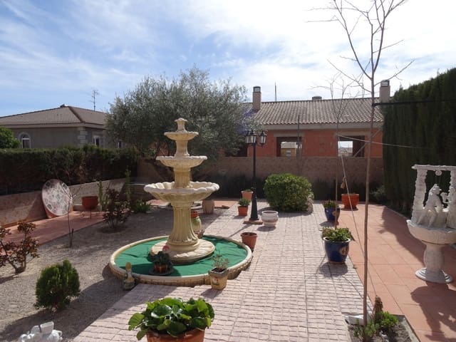 5 bedroom Townhouse for sale in Caudete with pool - € 315,000 (Ref: 5225961)