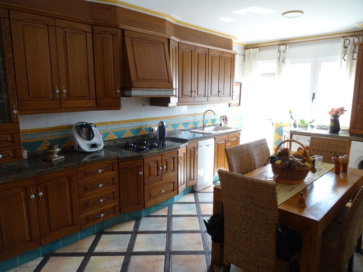 5 soveværelse Byhus til salg i Caudete med swimmingpool - € 315.000 (Ref: 5225961)