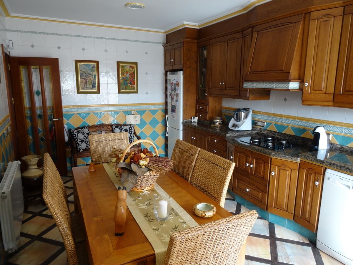 5 soveværelse Byhus til salg i Caudete med swimmingpool - € 315.000 (Ref: 5225961)