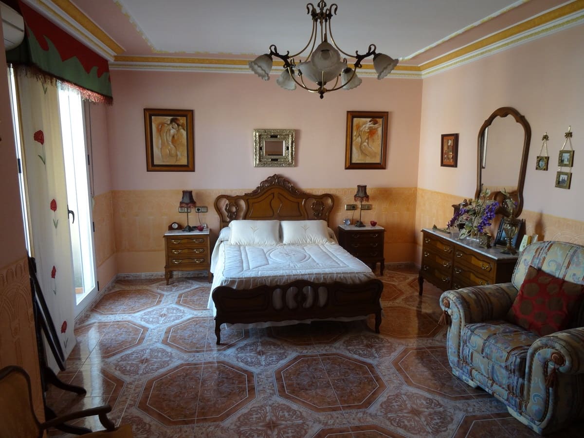 5 soveværelse Byhus til salg i Caudete med swimmingpool - € 315.000 (Ref: 5225961)