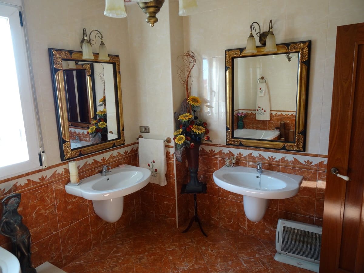 5 soveværelse Byhus til salg i Caudete med swimmingpool - € 315.000 (Ref: 5225961)