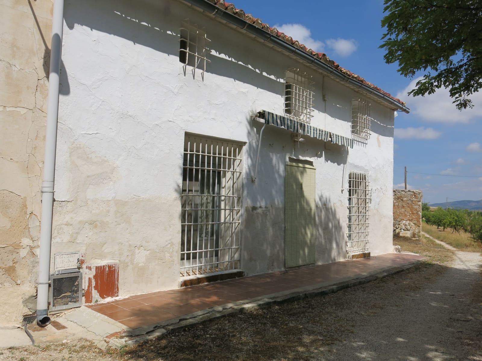 4 bedroom Finca/Country House for sale in Pinoso with pool - € 75,000 (Ref: 5421054)