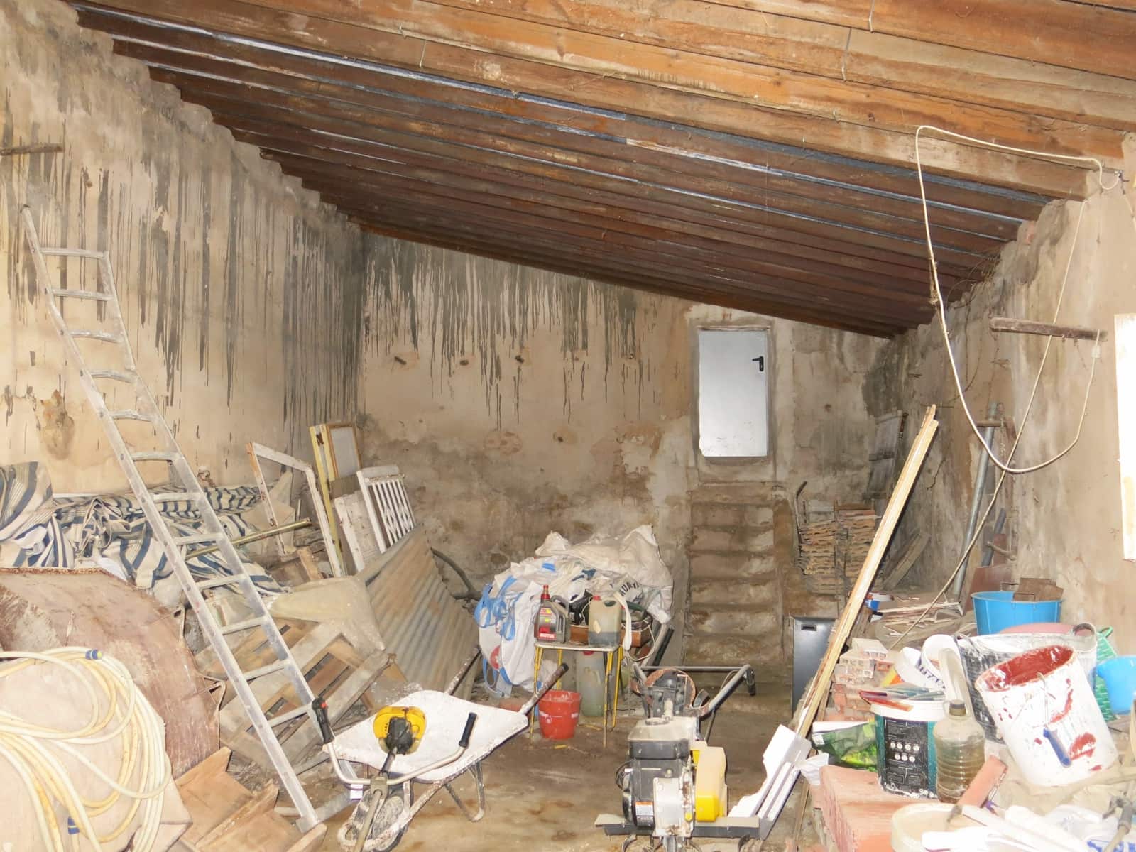 4 bedroom Finca/Country House for sale in Pinoso with pool - € 75,000 (Ref: 5421054)