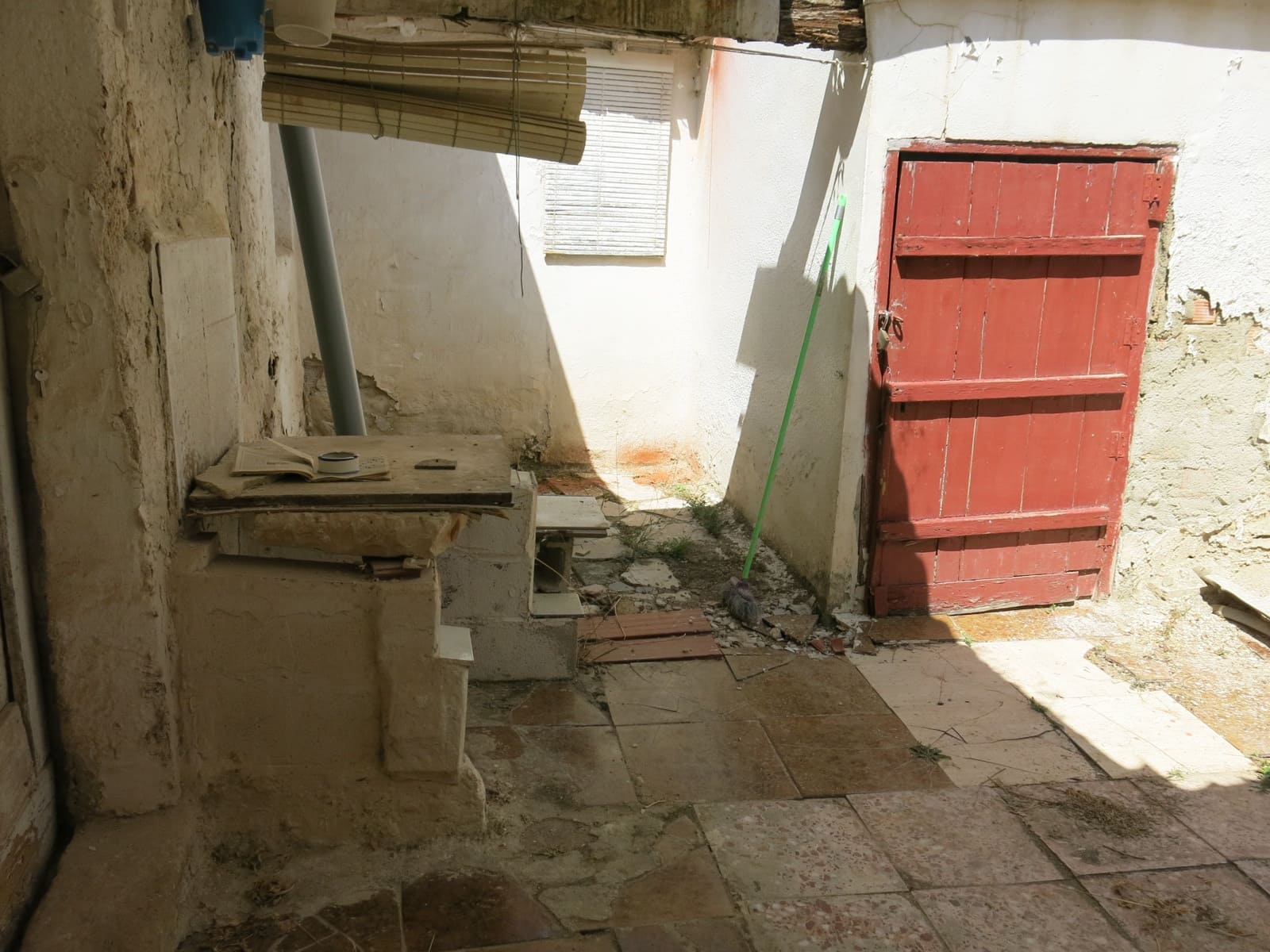 4 bedroom Finca/Country House for sale in Pinoso with pool - € 75,000 (Ref: 5421054)