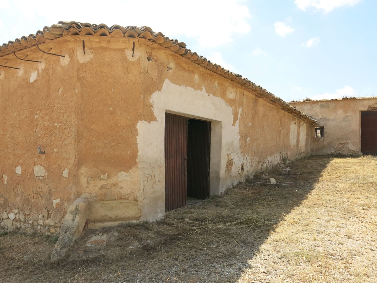 4 slaapkamer Finca/Landhuis te koop in Pinoso met zwembad - € 75.000 (Ref: 5421054)