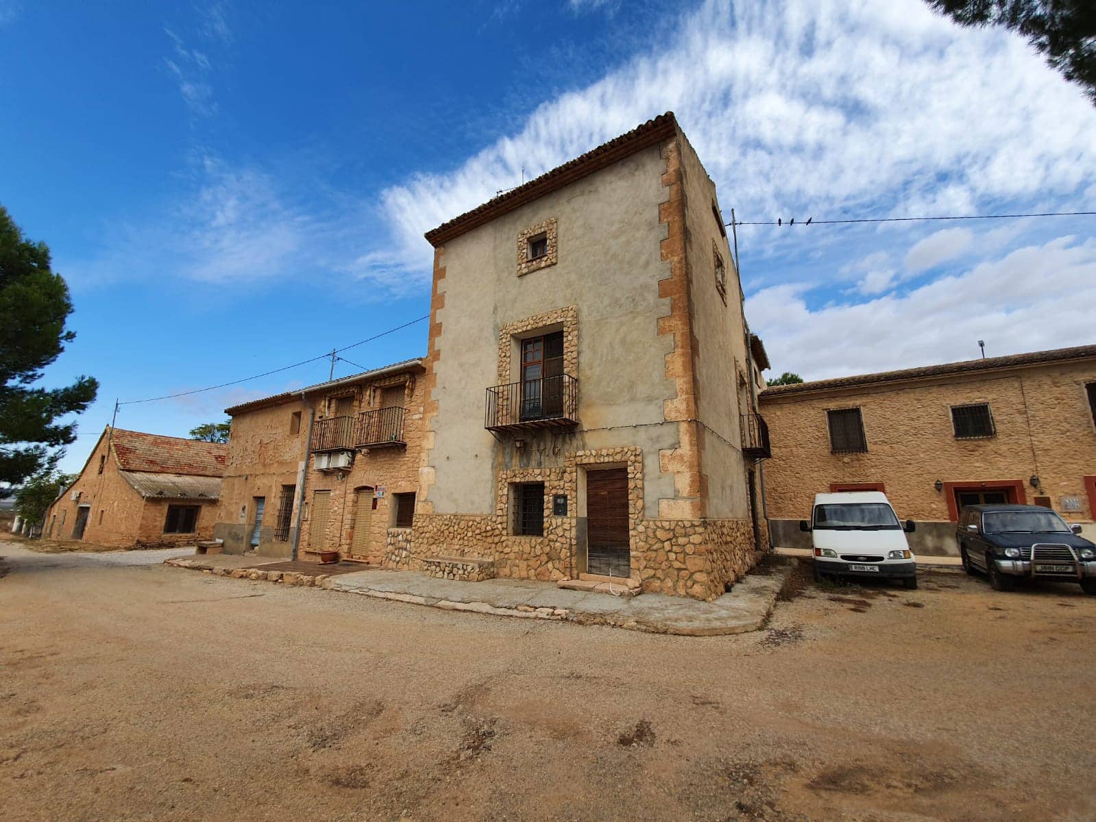 5 bedroom Finca/Country House for sale in Yecla with pool - € 165,000 (Ref: 5636033)