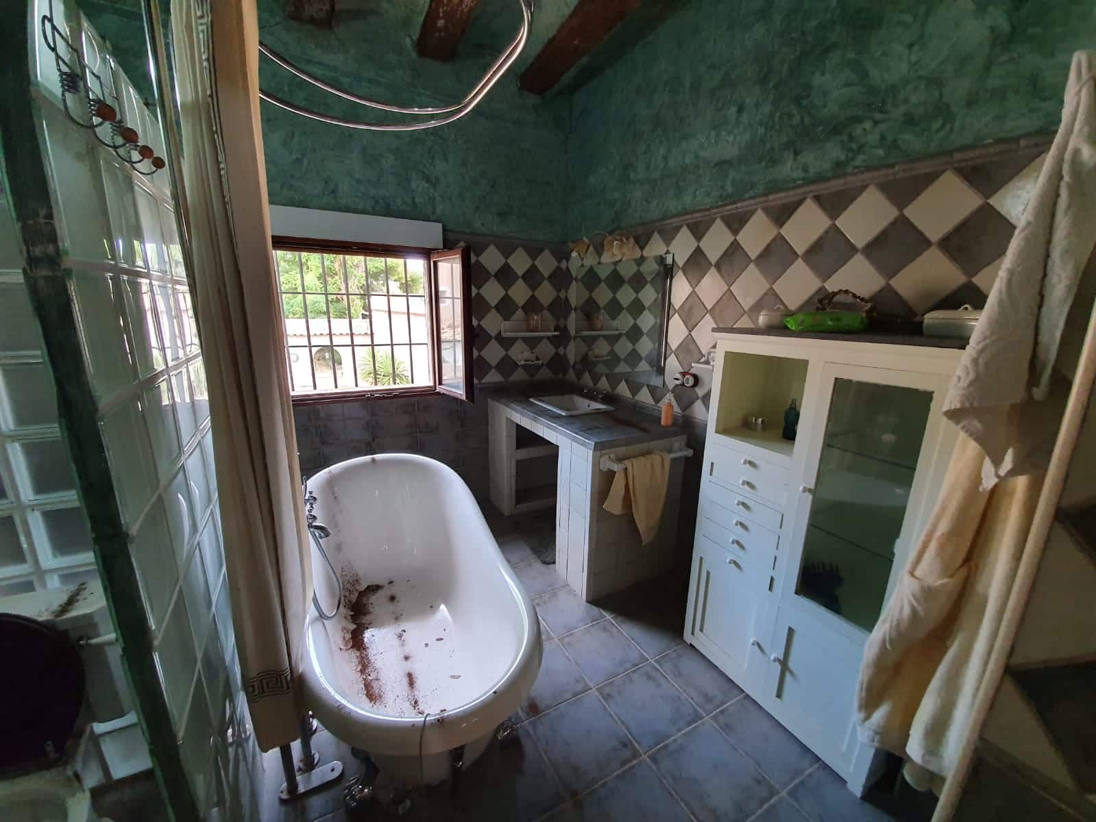 5 bedroom Finca/Country House for sale in Yecla with pool - € 165,000 (Ref: 5636033)