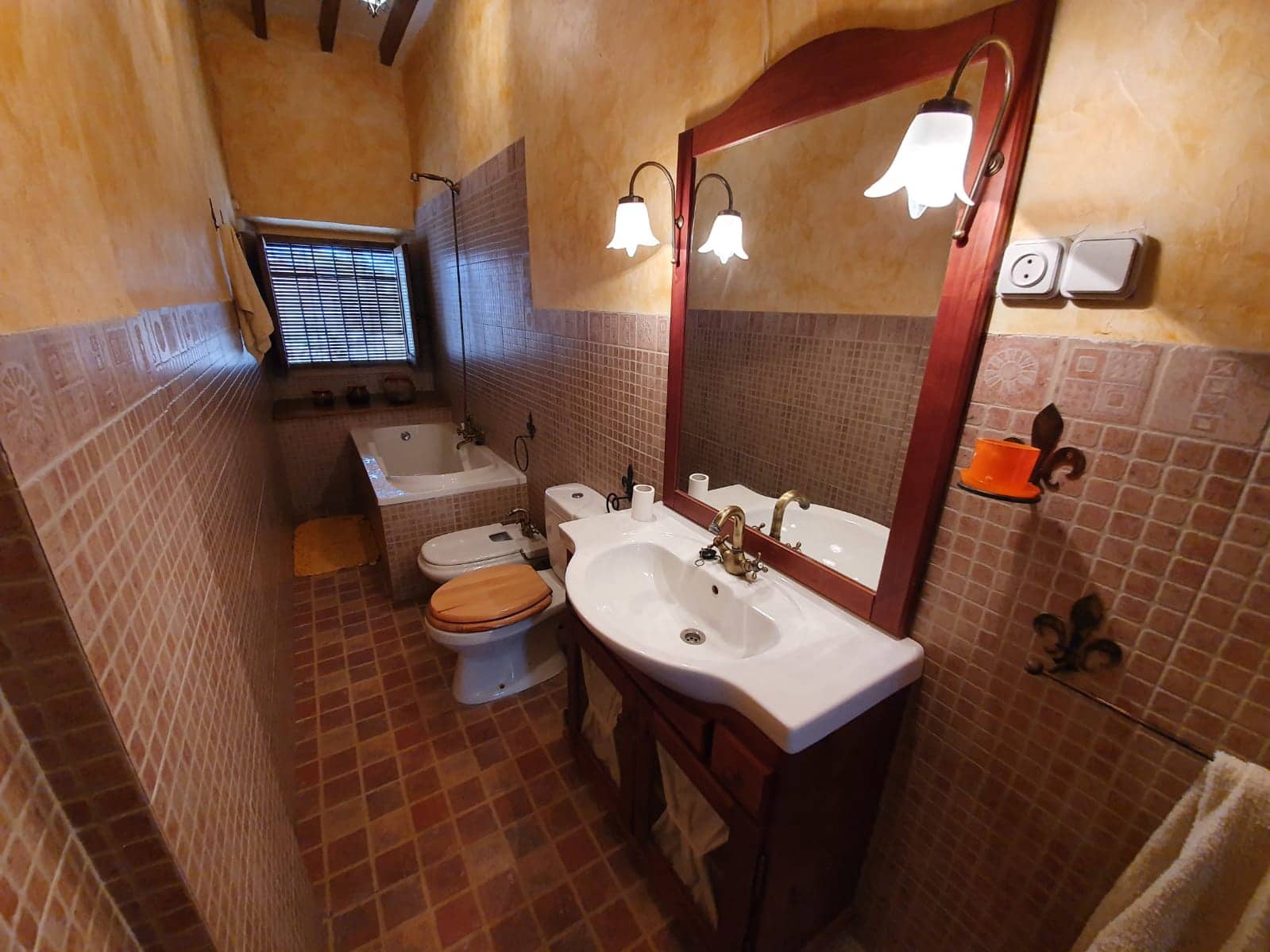 5 bedroom Finca/Country House for sale in Yecla with pool - € 165,000 (Ref: 5636033)