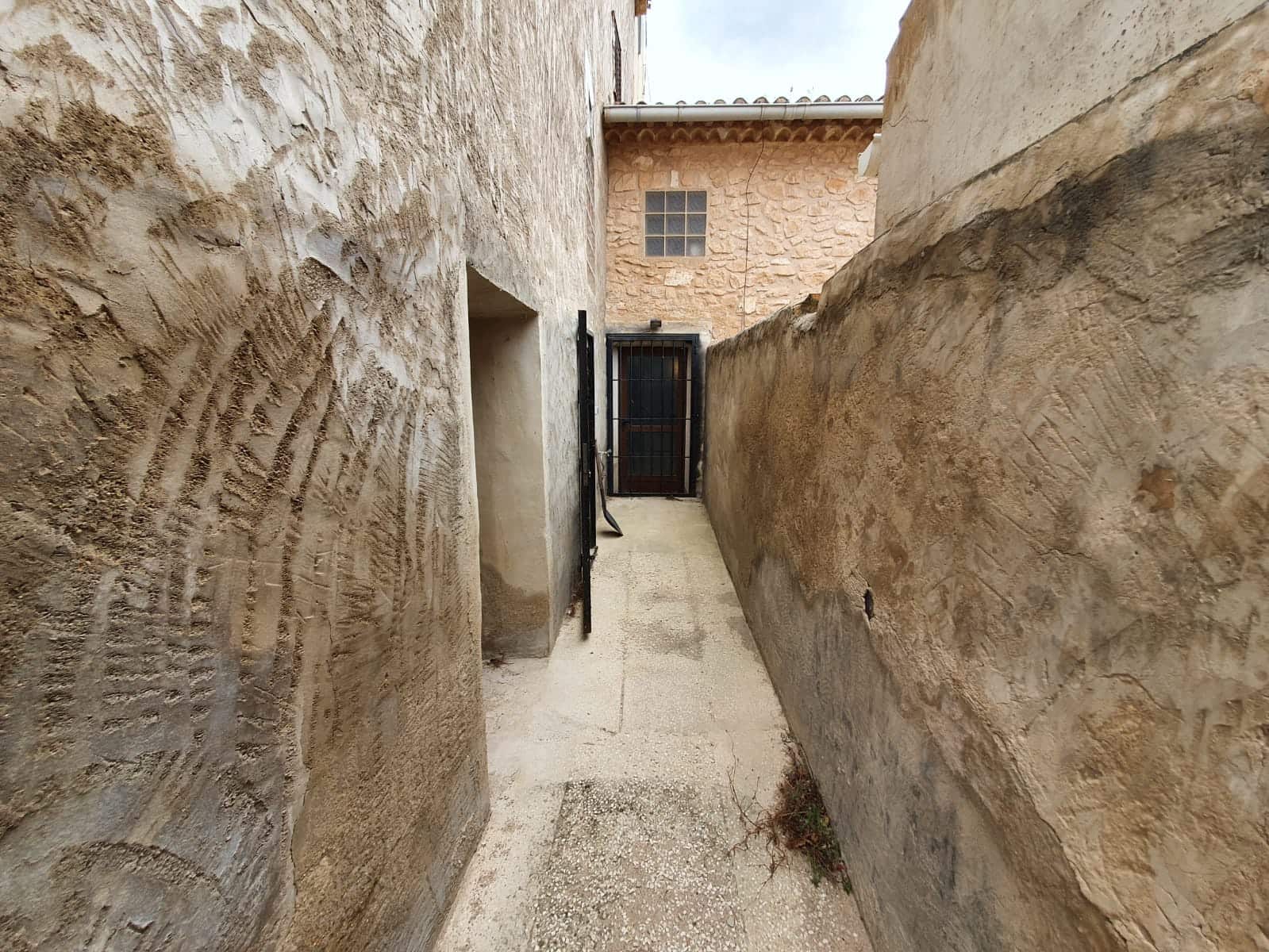 5 bedroom Finca/Country House for sale in Yecla with pool - € 165,000 (Ref: 5636033)