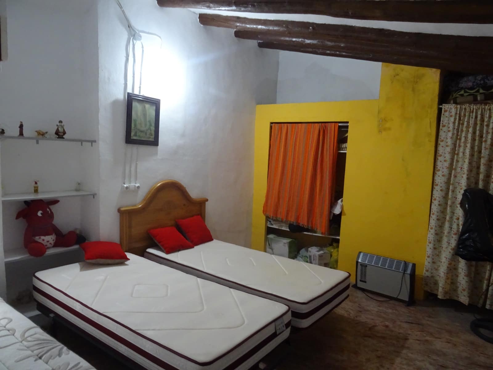 4 bedroom Finca/Country House for sale in Jumilla with pool - € 79,950 (Ref: 5703114)