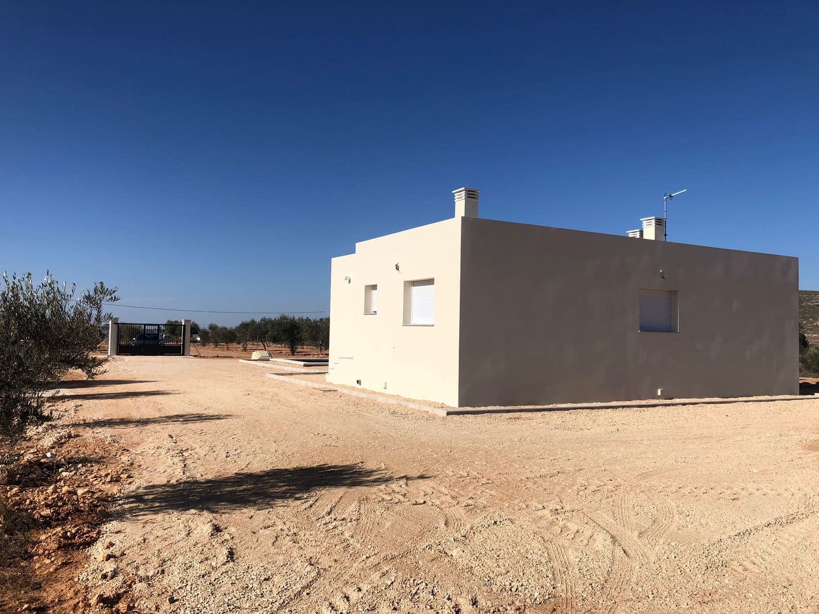 3 bedroom Villa for sale in Pinoso with pool - € 299,950 (Ref: 5955357)