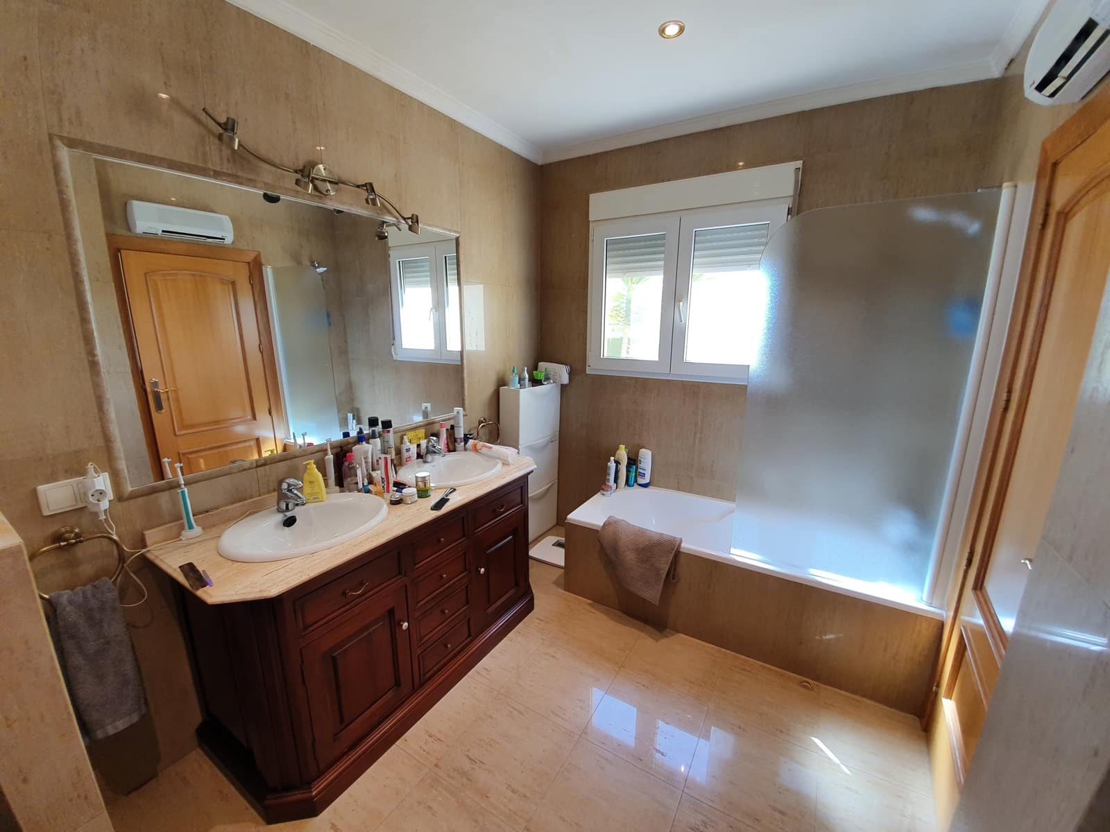 Chalet de 4 habitaciones en Yecla en venta con piscina - 475.000 € (Ref: 6077863)