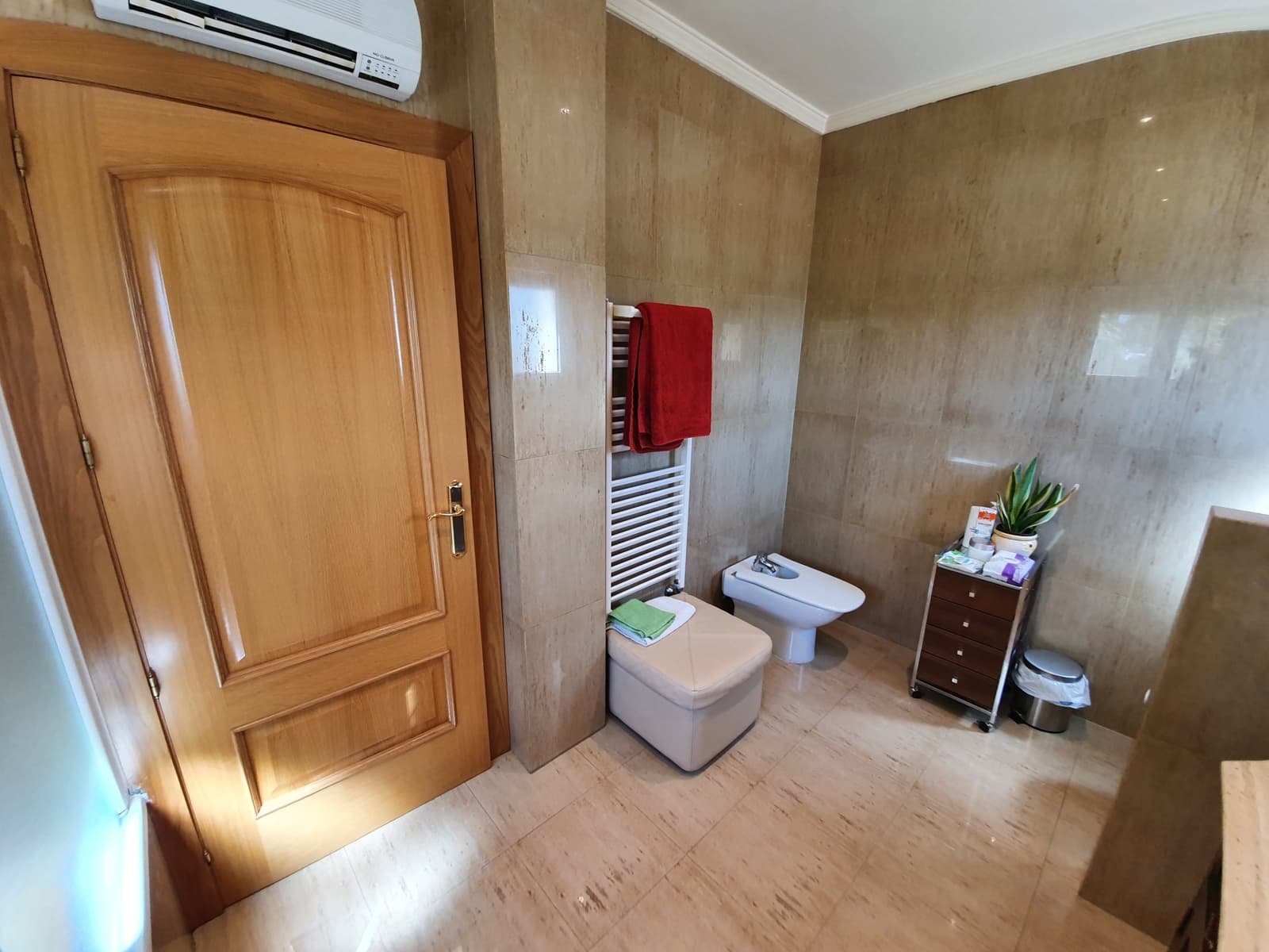 Chalet de 4 habitaciones en Yecla en venta con piscina - 475.000 € (Ref: 6077863)