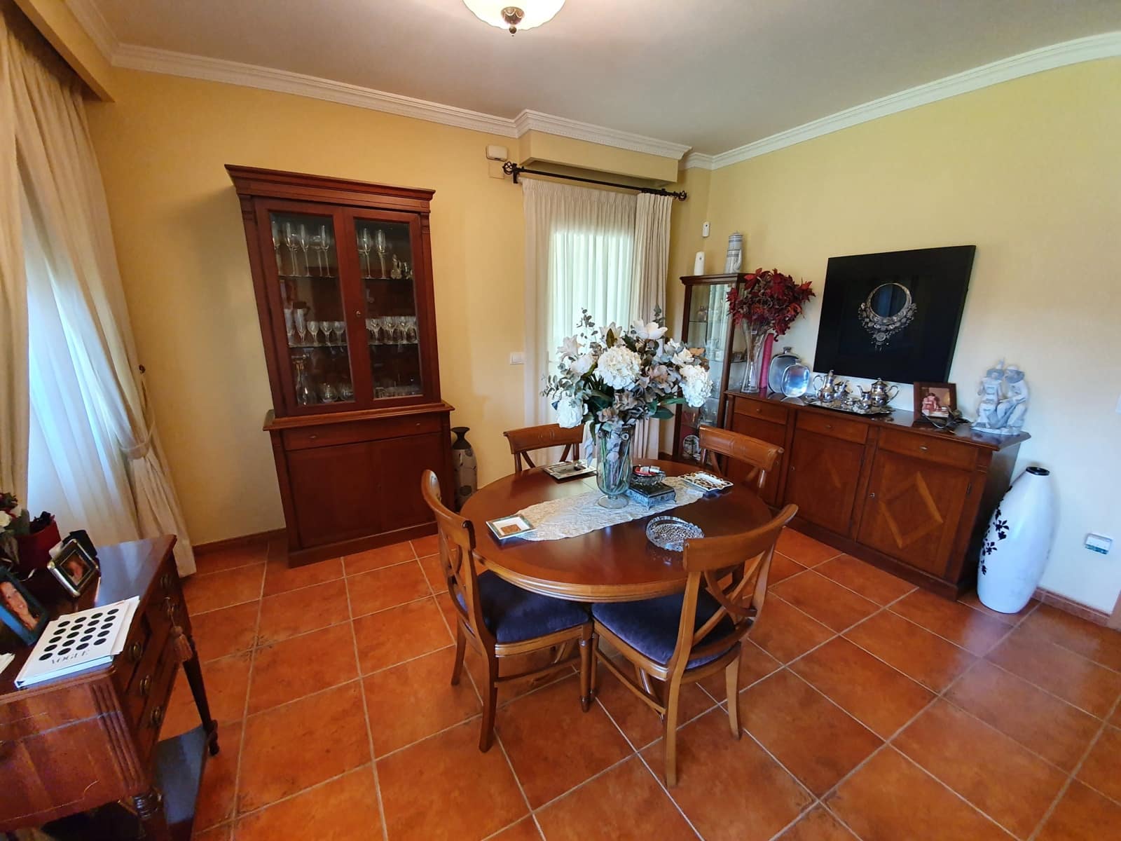 Chalet de 4 habitaciones en Yecla en venta con piscina - 475.000 € (Ref: 6077863)