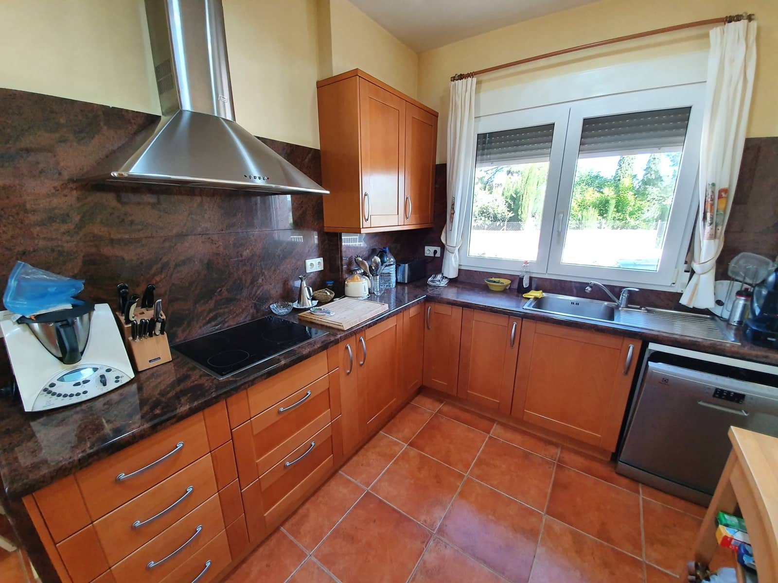 Chalet de 4 habitaciones en Yecla en venta con piscina - 475.000 € (Ref: 6077863)
