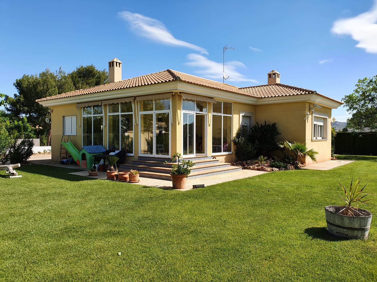 Chalet de 4 habitaciones en Yecla en venta con piscina - 475.000 € (Ref: 6077863)