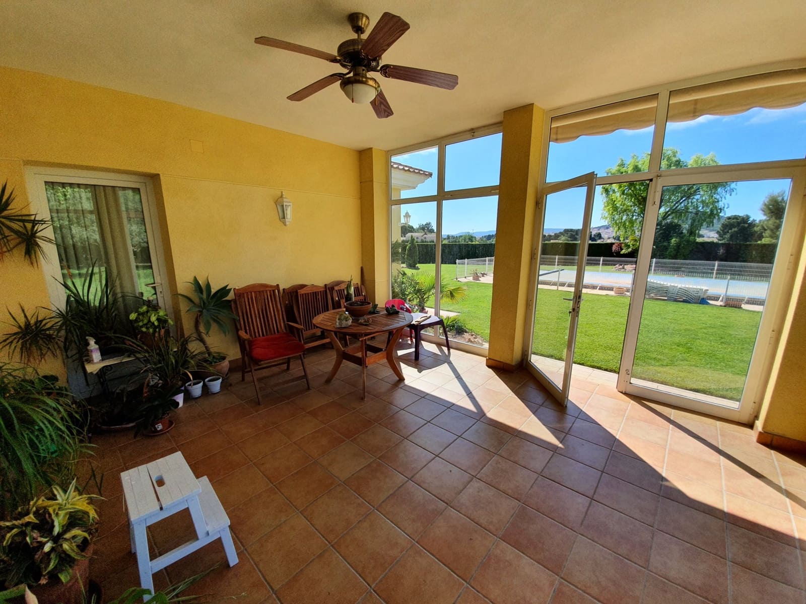 Chalet de 4 habitaciones en Yecla en venta con piscina - 475.000 € (Ref: 6077863)
