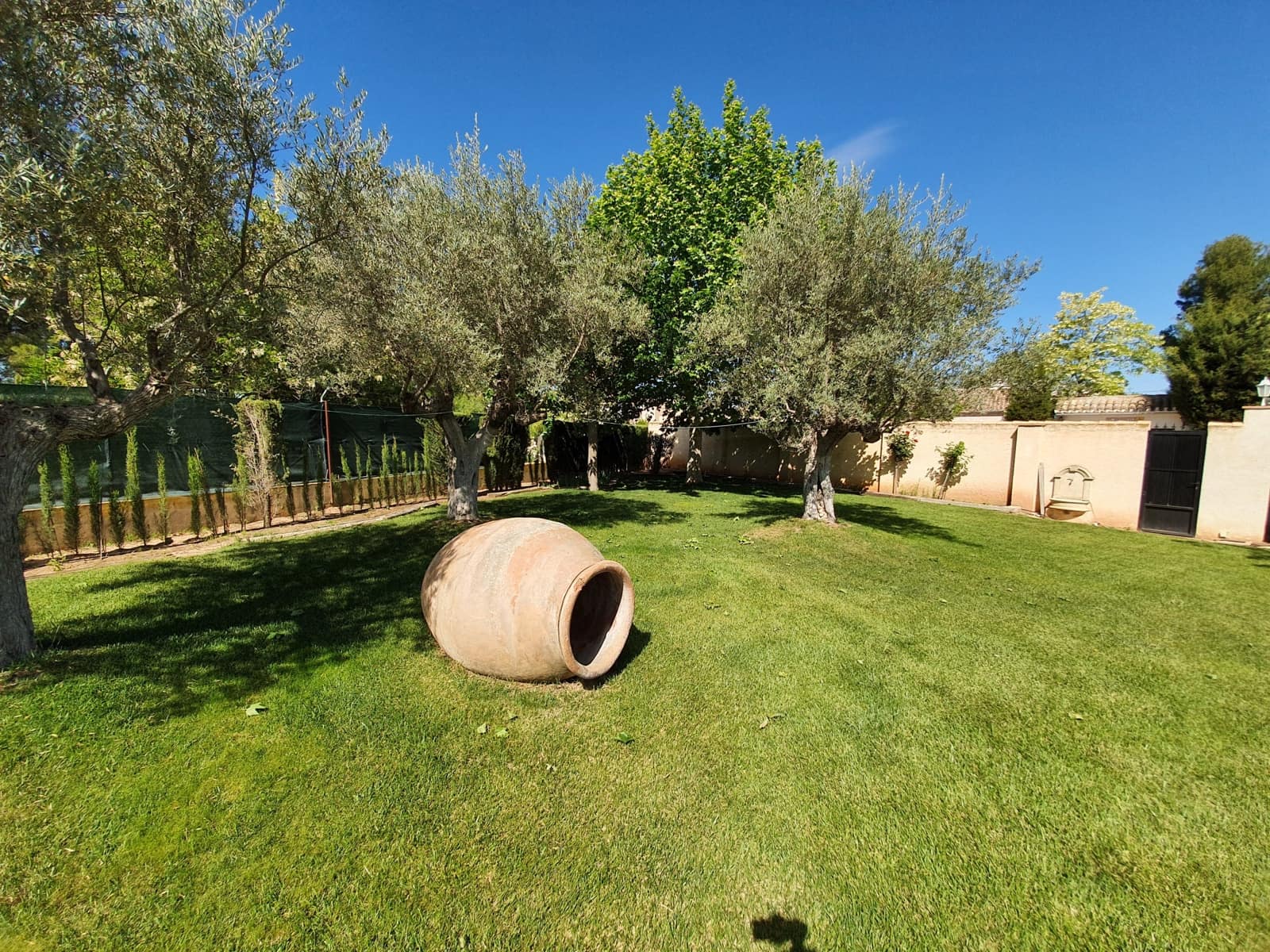 Chalet de 4 habitaciones en Yecla en venta con piscina - 475.000 € (Ref: 6077863)