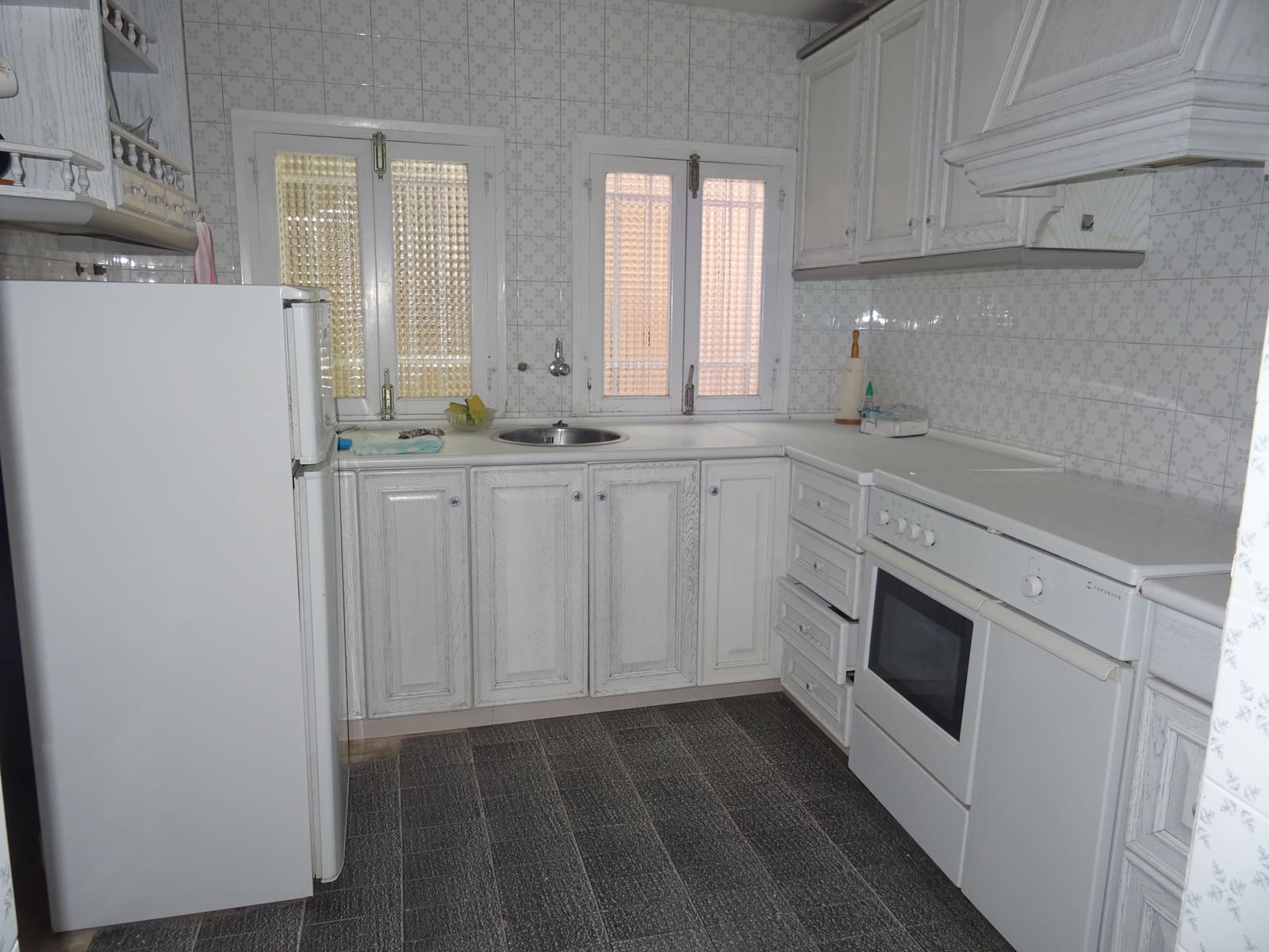 7 bedroom Townhouse for sale in Pinoso with pool - € 229,950 (Ref: 6100983)