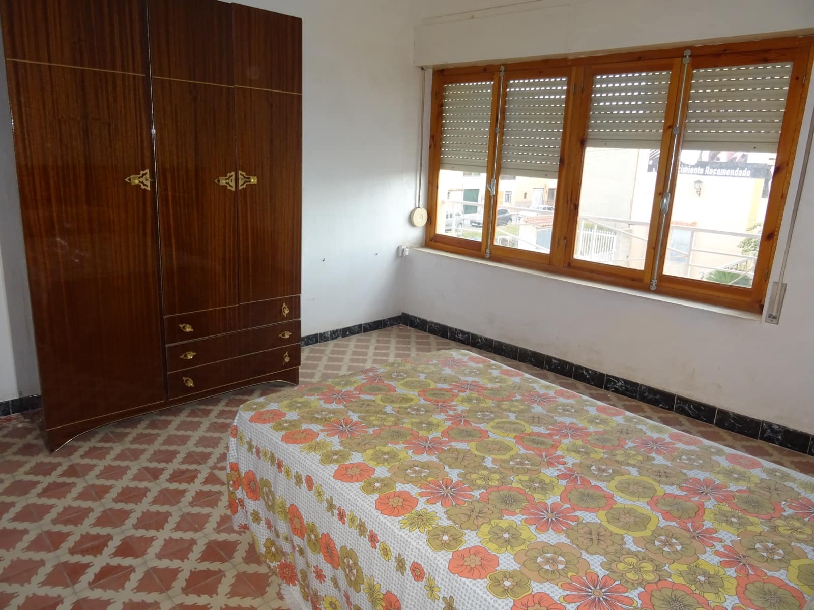 7 bedroom Townhouse for sale in Pinoso with pool - € 229,950 (Ref: 6100983)